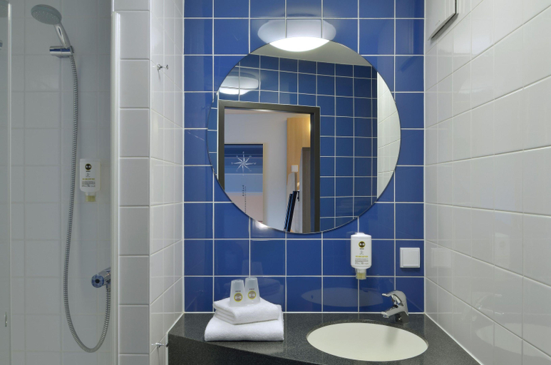 Bathroom 5, B&B Hotel Hamburg-Altona, Hamburg