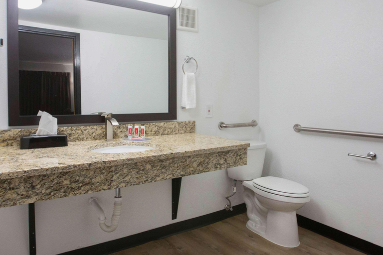 Bathroom 5, Econo Lodge Lithonia, DeKalb