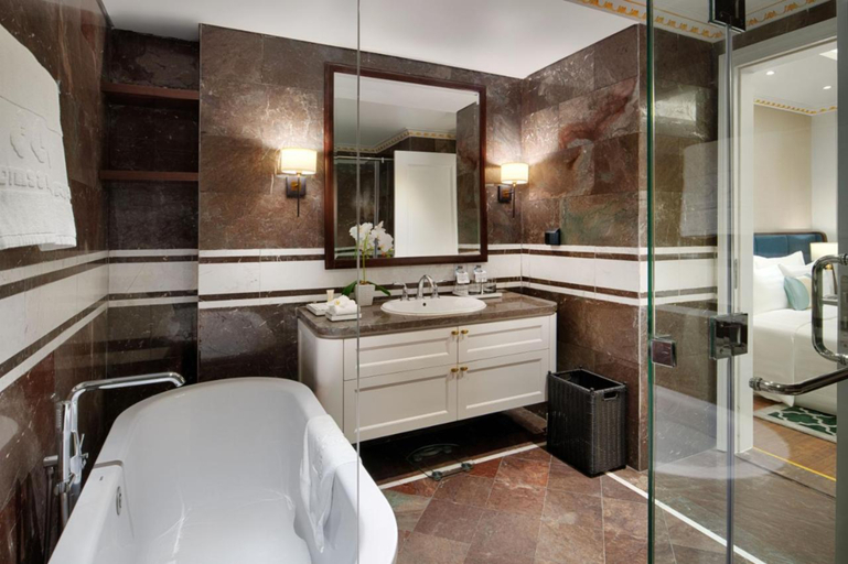 Bathroom 4, FLC Halong Bay Golf Club & Luxury Resort, Hạ Long