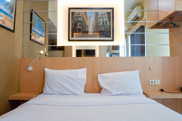 Bedroom 1, Cozy Studio With City View at Tamansari Papilio Apartment By Travelio, Surabaya