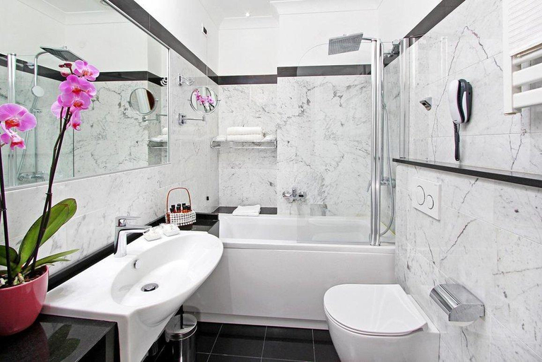 Bathroom 4, Hotel Arcangelo, Roma