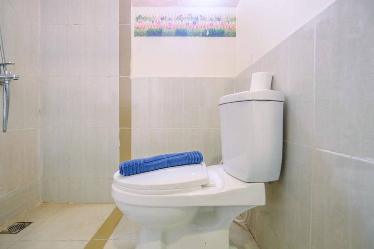 Bathroom 5, Simply and Homey Studio Meikarta Apartment By Travelio, Cikarang