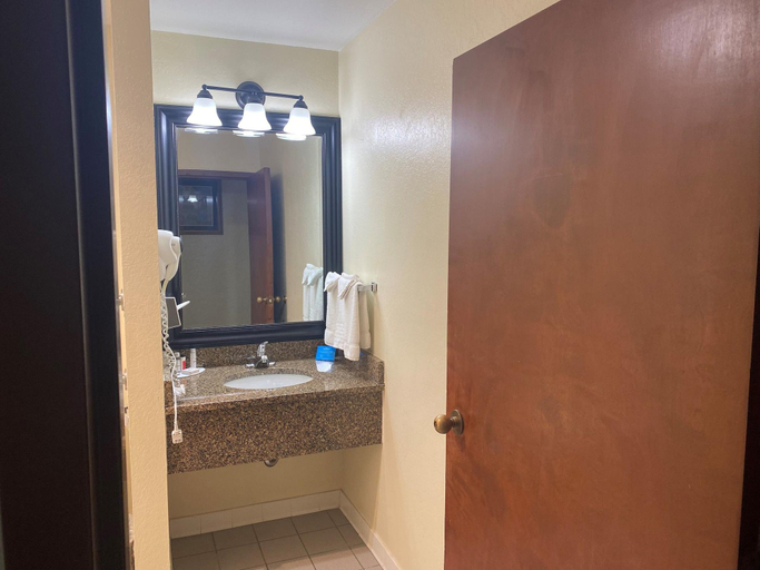 Bathroom 4, Summit Suites, Summit