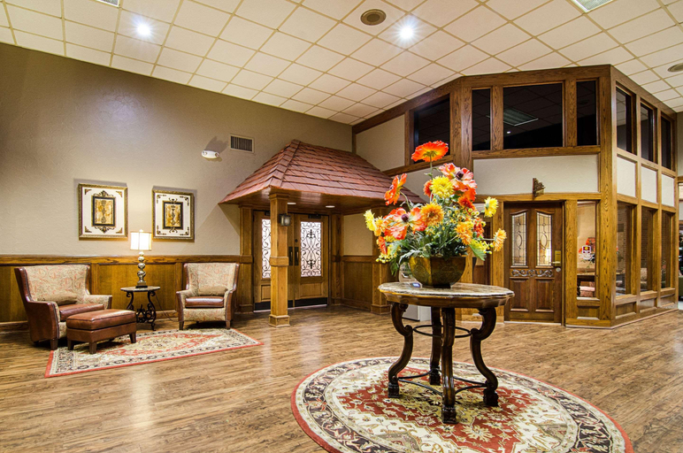 Public Area 3, Clarion Inn Garden City, Finney
