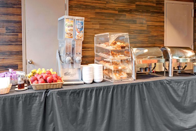 Food & Drinks 5, Wyndham Garden LIC Manhattan View, New York