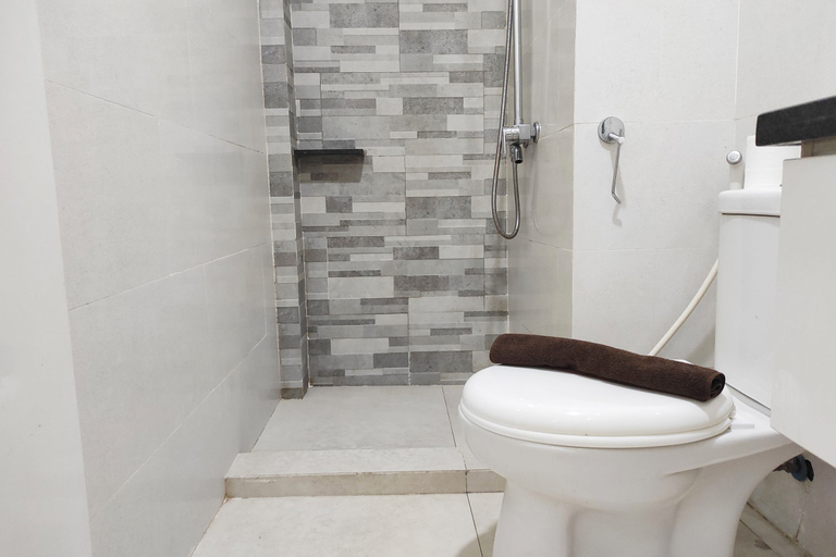 Bedroom 2, Cozy Stay and Homey 2BR Vida View Apartment By Travelio, Makassar