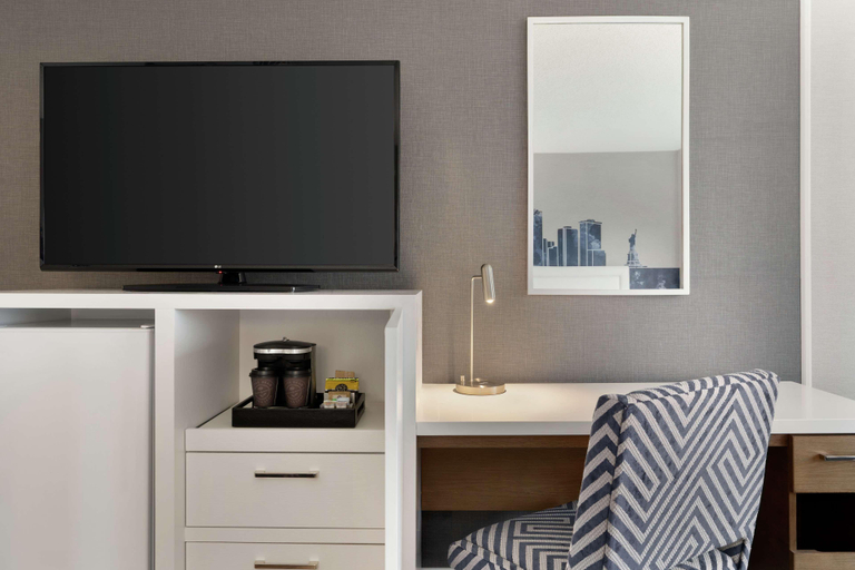 Bedroom 3, Hilton Meadowlands, Bergen