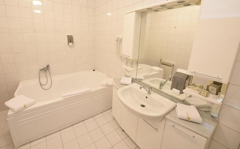 Bathroom 5, Hotel Art, Sarajevo