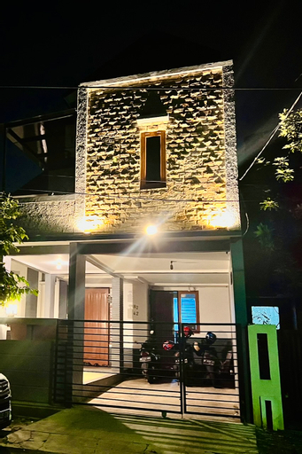 Entire House in BSD with a Jacuzzi, South Tangerang
