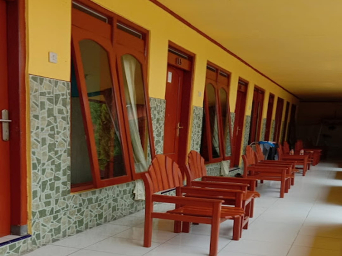 Public Area 4, Losmen Faria, Madura Island