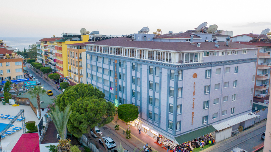 Exterior & Views