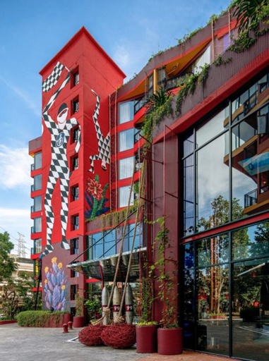 Exterior & Views 19