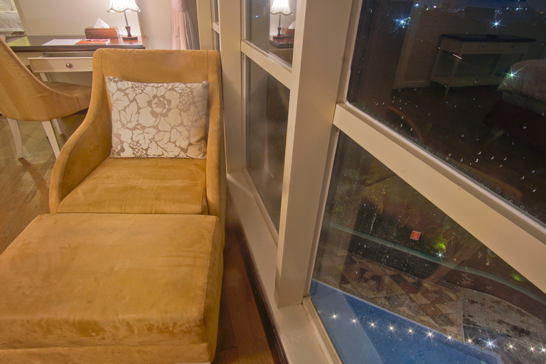 Exterior & Views 15