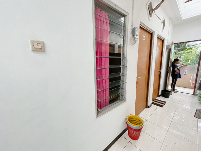 Public Area 4, SPOT ON 91360 Swk 68 Syariah, Surabaya