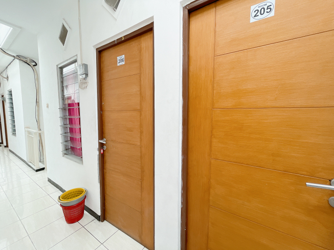 Public Area 5, SPOT ON 91360 Swk 68 Syariah, Surabaya