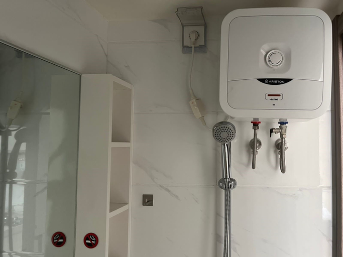 Bathroom 5, JOEY Studio at Sky House Apartment BSD, Tangerang Selatan