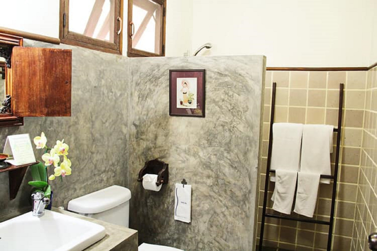 Bathroom 12