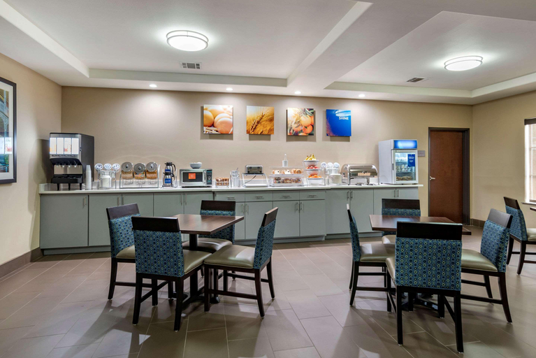 Food & Drinks 5, Comfort Inn & Suites Scott-West Lafayette, Lafayette