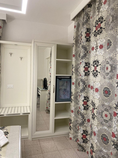 Bathroom 4, Hotel Adria, Udine