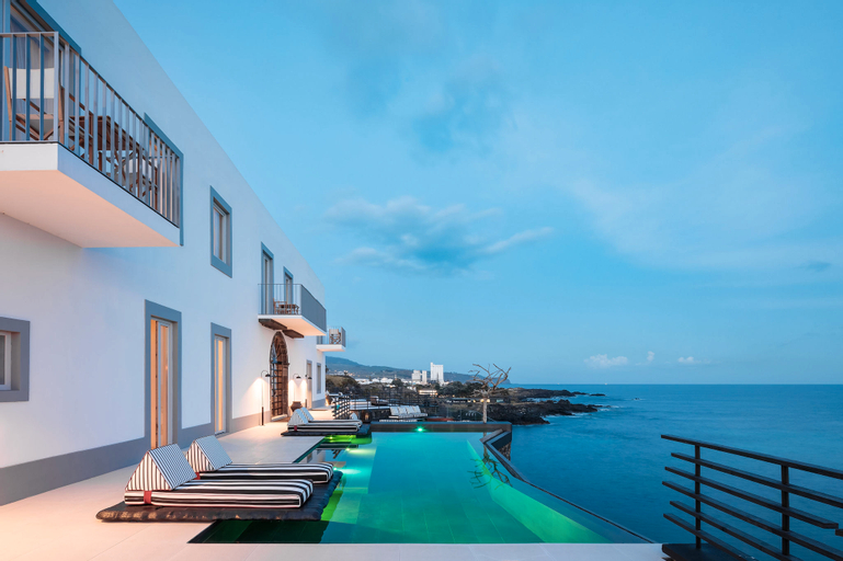White Exclusive Suite & Villas, Lagoa