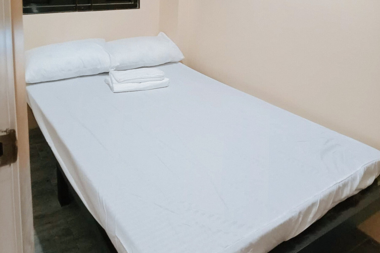 Bedroom 3, RedDoorz @ JJ & Kaye Apartment Pangasinan, Rosales