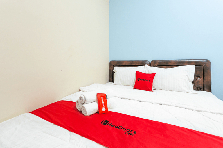 RedDoorz Syariah @ Sakinah Guesthouse - Tap to explore photos