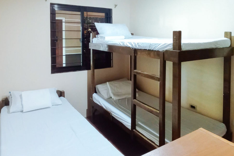Bedroom 2, RedDoorz @ JJ & Kaye Apartment Pangasinan, Rosales