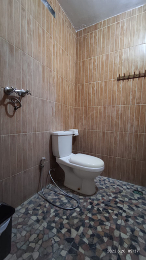 Bathroom 5, Salty Sea Guesthouse, Badung