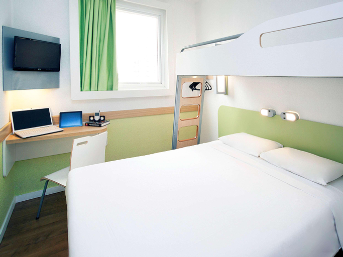 Bedroom 12
