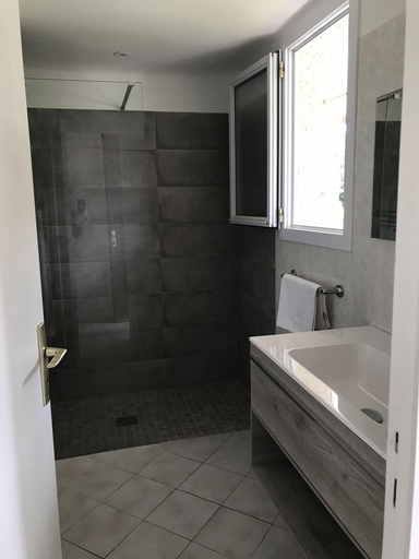 Bathroom 4, Prea Gianca, Corse-du-Sud
