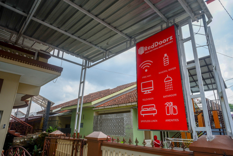 Exterior & Views 2, RedDoorz Syariah near Terminal Mendolo Wonosobo 2, Wonosobo