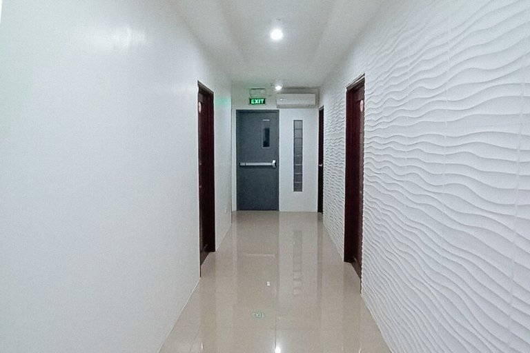 Public Area 3, RedDoorz Plus @ d'Builders Poblacion - BGC, Taguig