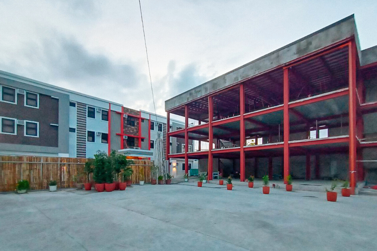 RedDoorz Plus @ d'Builders Poblacion - BGC, Taguig