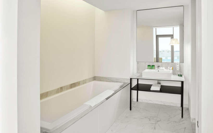 Bathroom 4, Crowne Plaza Vienna by IHG, Wien