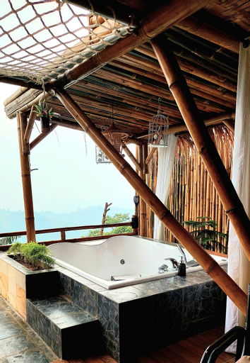 Exterior & Views 3