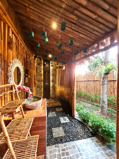 Exterior & Views 4