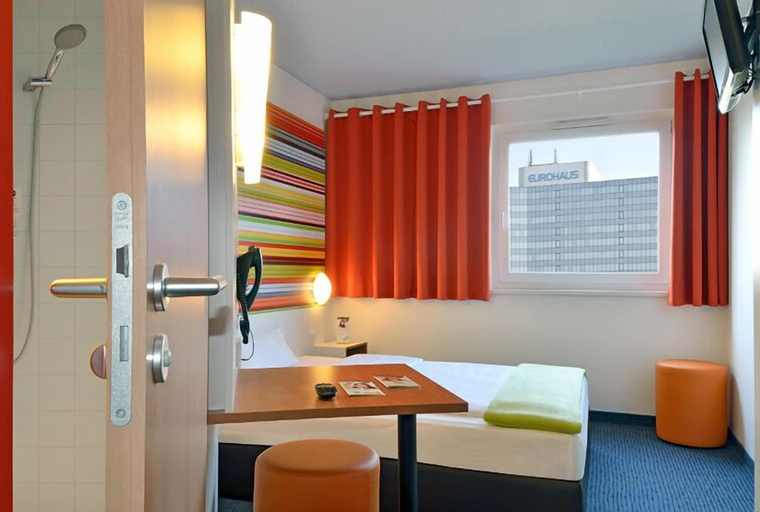 Bedroom 3, B&B Hotel Frankfurt-Niederrad, Frankfurt am Main