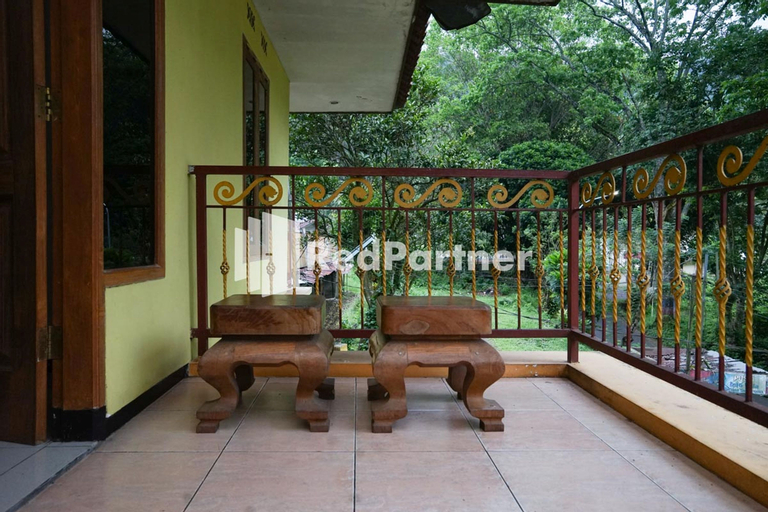 Exterior & Views 5, Villa Handayani Songgoriti RedPartner, Malang