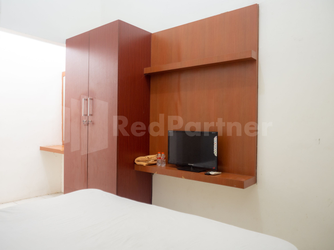 Homestay Babussalam Rungkut Mitra RedDoorz - Tap to explore photos