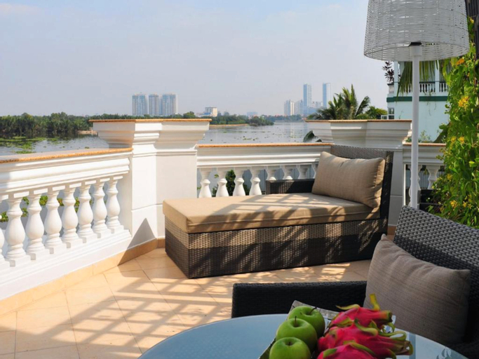 Exterior & Views 8