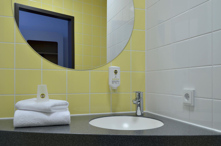 Bathroom 5, B&B HOTEL Halle (Saale), Halle (Saale)