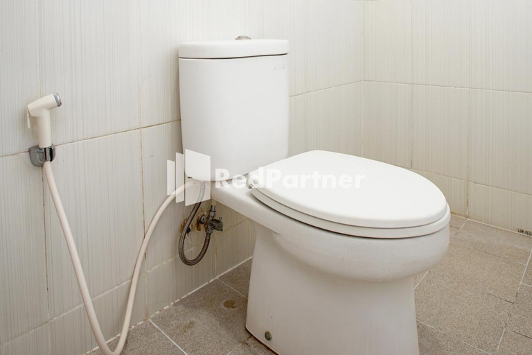 Bathroom 5, RC Costel near RSDH Cianjur Mitra RedDoorz, Cianjur