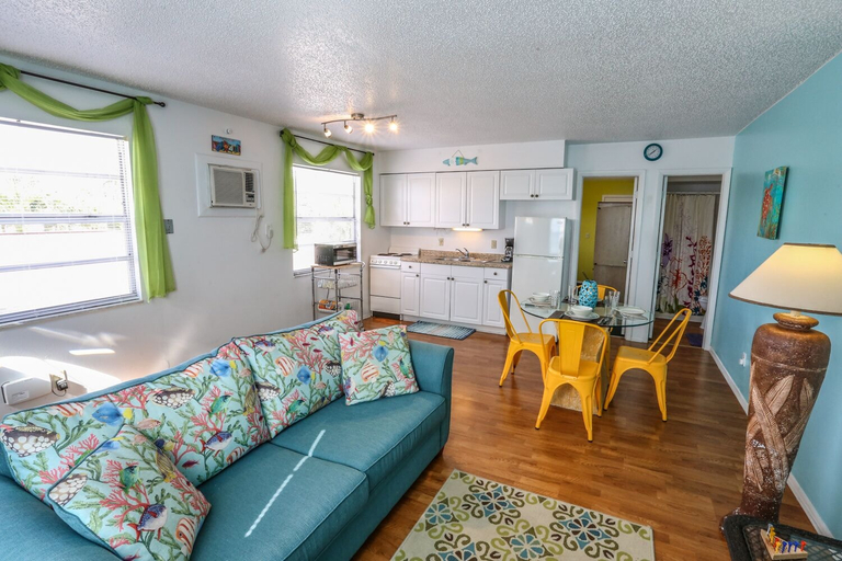 Others 1, 5583 Estero Villa 1 Deep Sea Dive, Lee