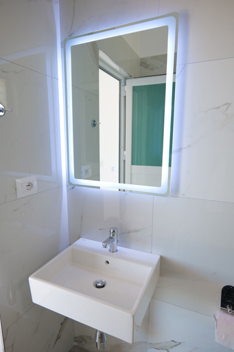 Bathroom 3, Vila Klevis, Sarandës