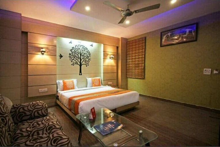 Bedroom 1, Raunak International, Delhi