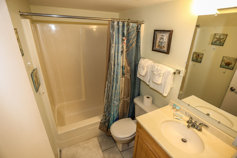 Bathroom 5, Estero Yacht & Racquet 122, Lee