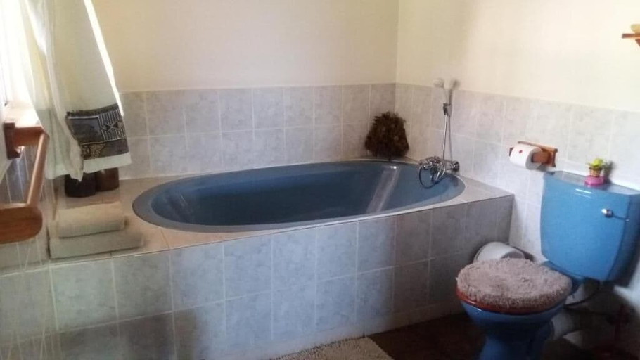 Bathroom 3, Caprivi River Lodge, Sesheke
