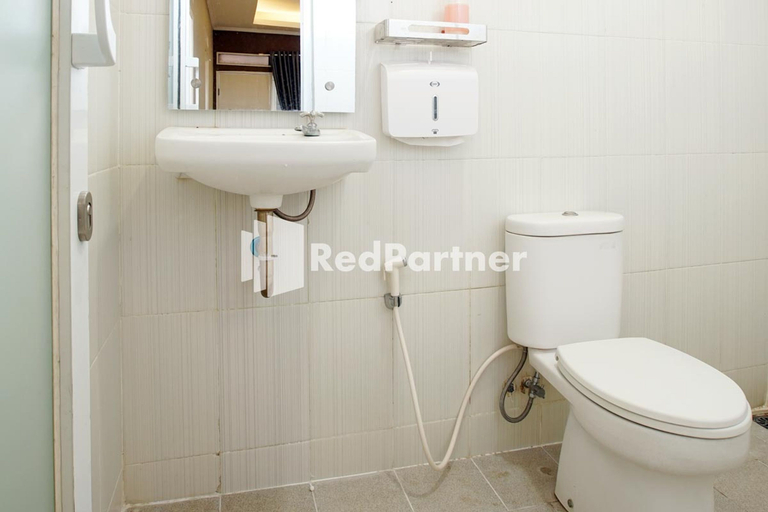 Bathroom 4, RC Costel near RSDH Cianjur Mitra RedDoorz, Cianjur