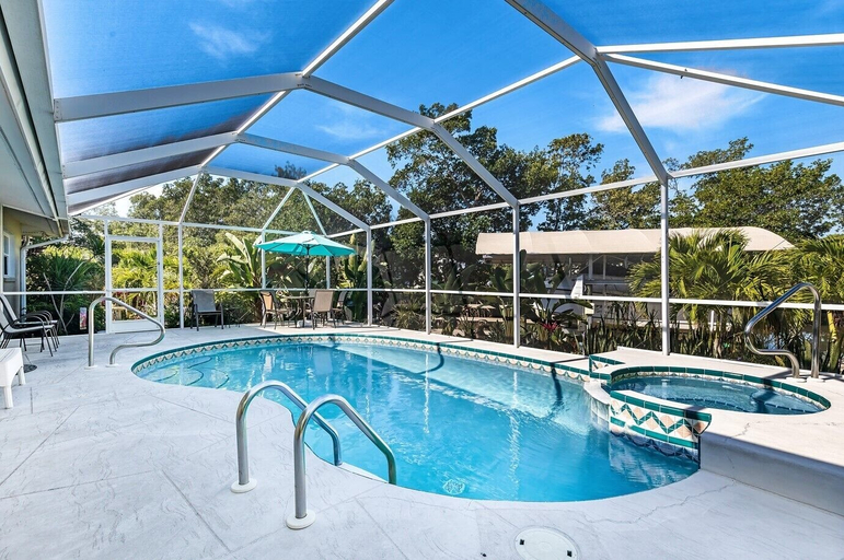 Sport & Beauty 1, 105 Tropical Shore Way, Lee