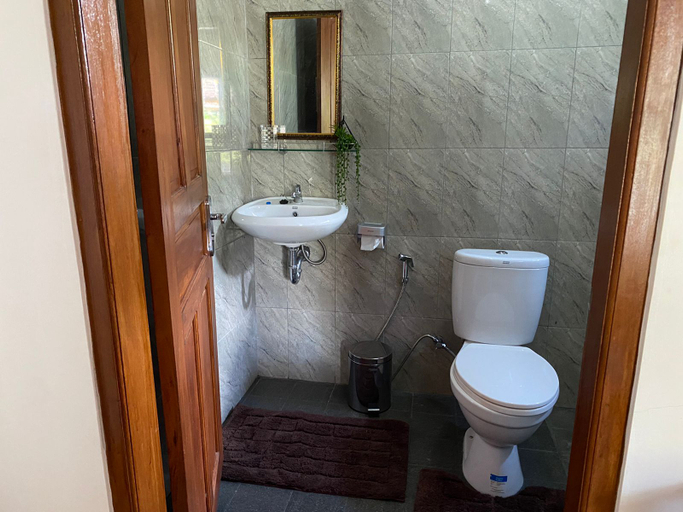 Bathroom 5, Serongga Guest House, Gianyar